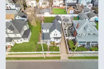 297 E Columbia Street, Hempstead, NY 11550 - Photo 3