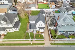 297 E Columbia St, Hempstead, NY 11550 - Photo 3