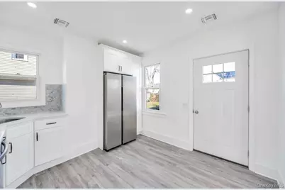 297 E Columbia Street, Hempstead, NY 11550 - Photo 17