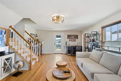 185 East Drive, Copiague, NY 11726 - Photo 5