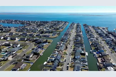 185 East Drive, Copiague, NY 11726 - Photo 37