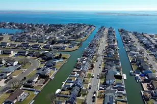 185 East Dr, Copiague, NY 11726 - Photo 37