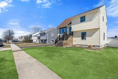 185 East Drive, Copiague, NY 11726 - Photo 3