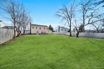 40 Durhamoc Lane, North Babylon, NY 11703 - Photo 33