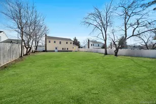 40 Durhamoc Ln, North Babylon, NY 11703 - Photo 33