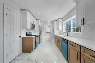 40 Durhamoc Ln, North Babylon, NY 11703 - Photo 11