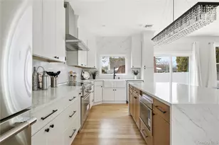 19 Arrow Ln, Hicksville, NY 11801 - Photo 11