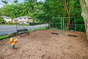 210 Parkside Dr, Suffern, NY 10901 - Photo 19