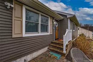 19 Fairview Pl, Hauppauge, NY 11788 - Photo 7