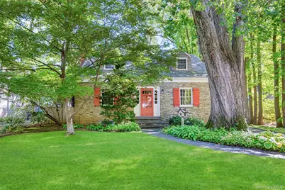 31 Bellingham Lane, Great Neck, NY 11023 - Photo 1