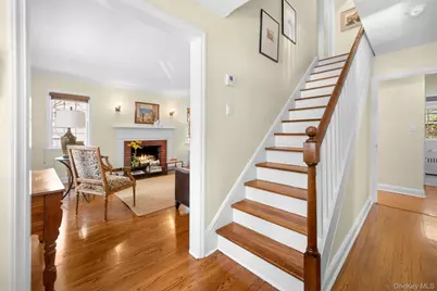 31 Bellingham Lane, Great Neck, NY 11023 - Photo 3