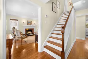 31 Bellingham Ln, Great Neck, NY 11023 - Photo 3