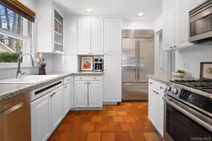 31 Bellingham Ln, Great Neck, NY 11023 - Photo 7