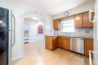 54 Hollywood Avenue, Lynbrook, NY 11563 - Photo 7