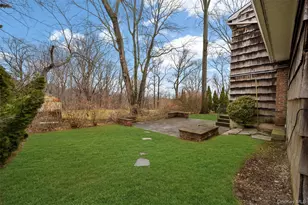 36 W Terrace Rd, Great Neck, NY 11021 - Photo 29