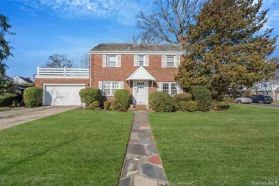 15 Seeley Court, Malverne, NY 11565 - Photo 1