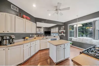 120 Cranberry Court, Melville, NY 11747 - Photo 11