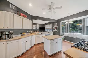 120 Cranberry Ct, Melville, NY 11747 - Photo 11