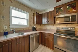 15 Snapper Ct, Lindenhurst, NY 11757 - Photo 11