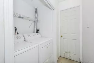 61 Merivale Ln, New York, NY 10304 - Photo 3