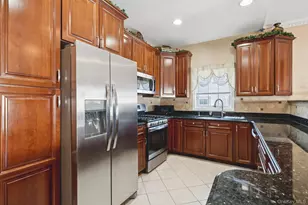 110 Kenneth Ct, Amityville, NY 11701 - Photo 7