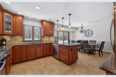 15 Tiber Road, Oyster Bay, NY 11791 - Photo 11
