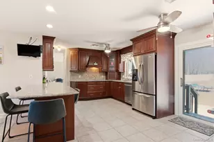 741 10th St, Islip Terrace, NY 11752 - Photo 13