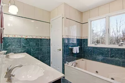 741 10th Street, Islip Terrace, NY 11752 - Photo 33