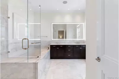 6000 Royal Court #PENTHOUSE, North Hills, NY 11040 - Photo 23
