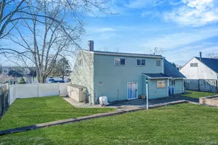 75 Oakcrest Ave, Farmingville, NY 11738 - Photo 23