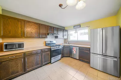 75 Oakcrest Avenue, Farmingville, NY 11738 - Photo 11