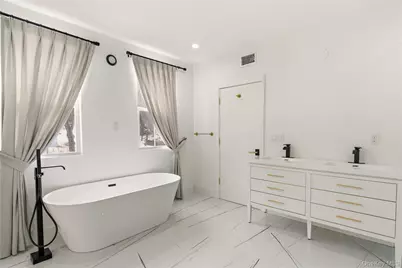 77 Cove Road, Oyster Bay, NY 11771 - Photo 21