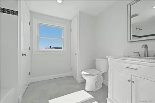 38 Bobolink Ln, Levittown, NY 11756 - Photo 31