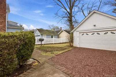 15 Geranium Avenue, Floral Park, NY 11001 - Photo 29