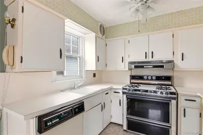 15 Geranium Avenue, Floral Park, NY 11001 - Photo 13