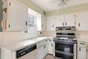 15 Geranium Ave, Floral Park, NY 11001 - Photo 13