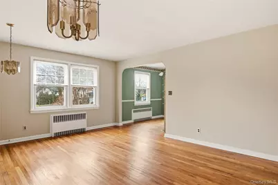 15 Geranium Avenue, Floral Park, NY 11001 - Photo 5