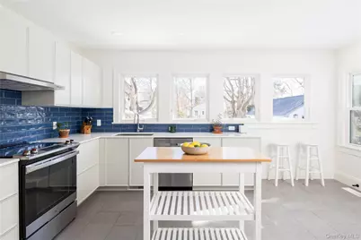 446 6th Street, Greenport, NY 11944 - Photo 3