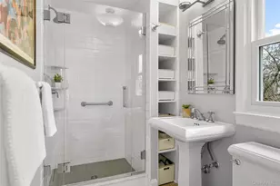 319 Melbourne Ave, Mamaroneck, NY 10543 - Photo 23