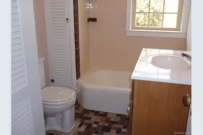 953 Ripley Lane, Oyster Bay, NY 11771 - Photo 7