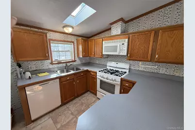 217 Brittany Terrace #217, Rock Tavern, NY 12575 - Photo 7