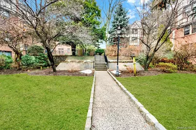 7 Greenridge Avenue #B8, White Plains, NY 10601 - Photo 3