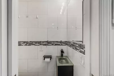 5020 Clearview Expressway, Oakland Gardens, NY 11364 - Photo 15