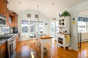 34 Jackson Pl, Massapequa, NY 11758 - Photo 11