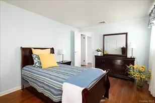 34 Jackson Pl, Massapequa, NY 11758 - Photo 13