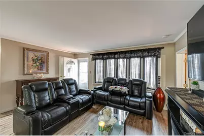 10 Sinclair Drive, Greenlawn, NY 11740 - Photo 3