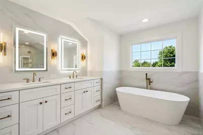 27A Belmont Circle, Syosset, NY 11791 - Photo 15