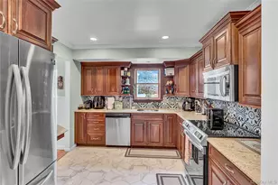 18 Frost Ln, Greenlawn, NY 11740 - Photo 11