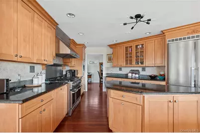 4 Quebec Road, Island Park, NY 11558 - Photo 7