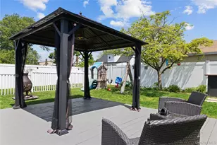 93 Lloyd Ave, North Babylon, NY 11703 - Photo 21